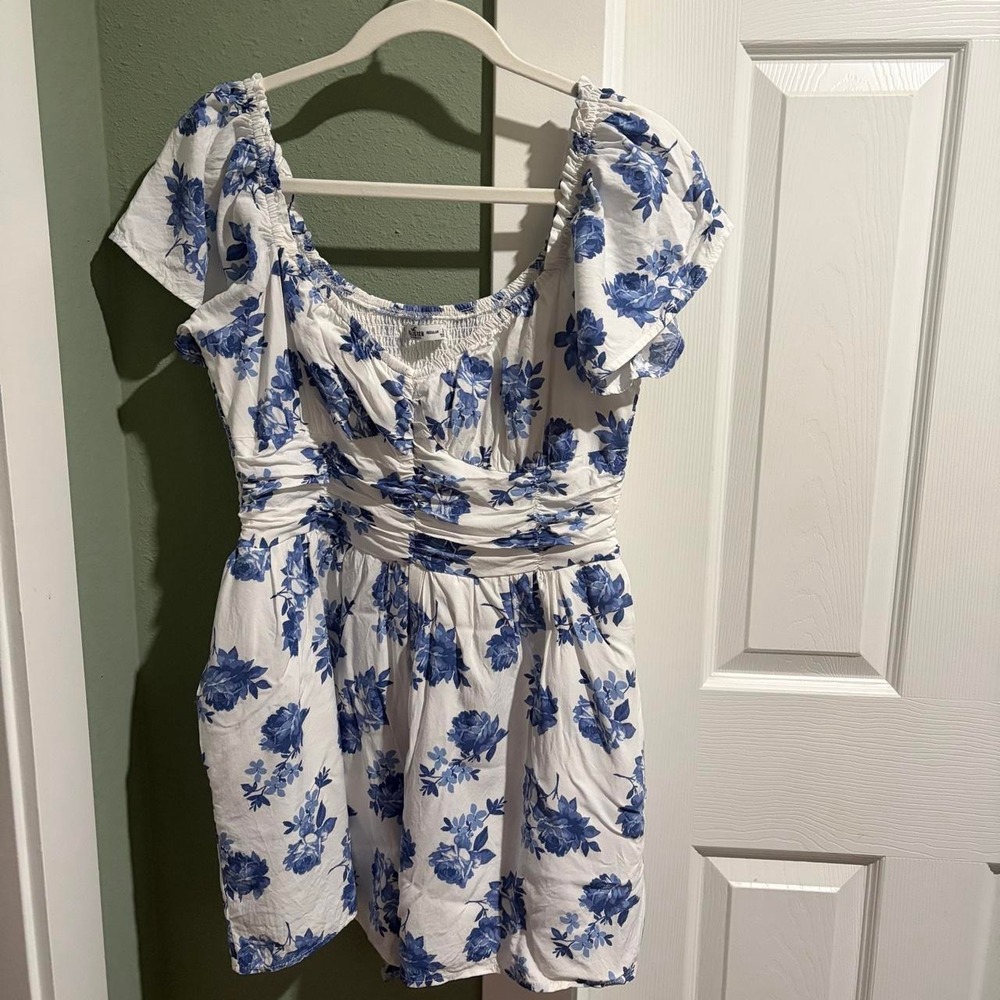 Hollister Ruched Bodice Sweetheart Romper. Size L